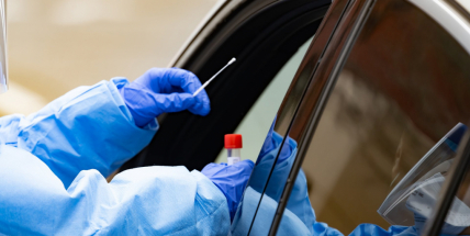 V září by mohl být na trhu společný test na chřipku a covid