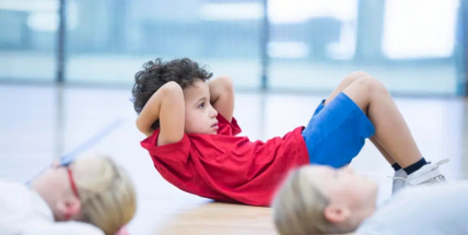 Žáci si budou moci sundat roušky při tělocviku