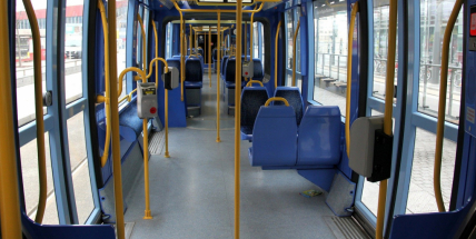 Jestli bude MHD zdarma, bude nutné posílit spoje. Ti, co dosud chodili pěšky, začnou jezdit autobusem, reagují na anketu lidé