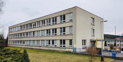 Dokončovací práce na ZŠ ve Školní budou probíhat v září