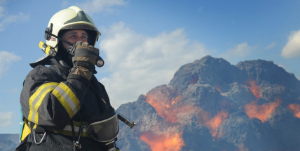 Příčinou požáru v Rožmitále je pravděpodobně biologické samovznícení dřevěné štěpky