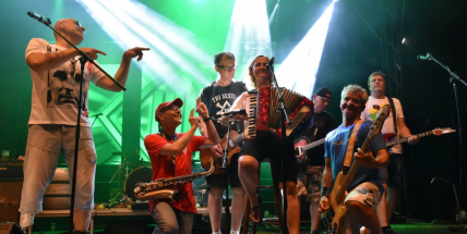 Řev traktorů a rocku. Konec léta nebude žádná selanka