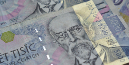 Senioři by měli letos v prosinci dostat mimořádný příspěvek k důchodu 5000 korun