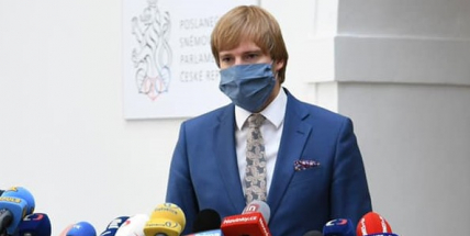 Karanténa nebude nutná, když nakažený i kontakt budou mít roušky