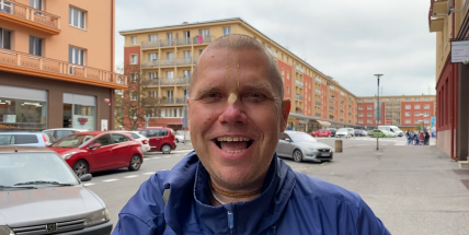 „Hare Hare, kdo mantru slyší, ten očišťuje své srdce," říká člen hnutí Hare Krišna