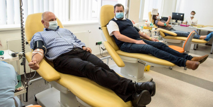 Starosta Příbrami a ředitel nemocnice dnes darovali krev