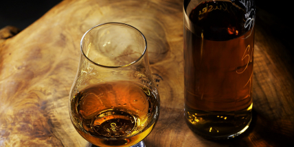 Uplynulý víkend policie doprovodila dva výtržníky na záchytku a řešila krádež přesahující 120 tisíc