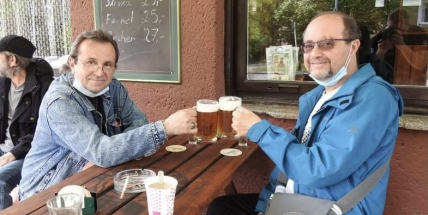 Lidé se budou v restauracích registrovat, řekl Prymula