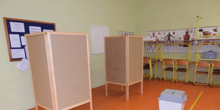 Sledujeme ON-LINE: Volební místnosti jsou uzavřeny. Začíná sčítání hlasů - Senát