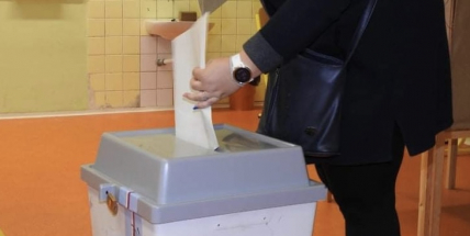 Sledujeme ON-LINE: Volební místnosti jsou uzavřeny. Začíná sčítání hlasů - Krajské volby