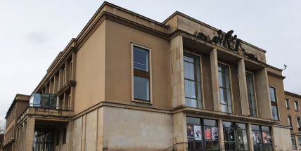Divadla dnes rozsvítí vstříc lepším zítřkům