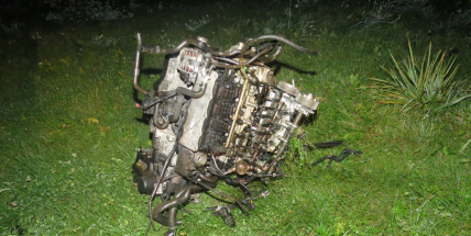 Při nehodě vylétl motor z auta, opilá řidička skončila v nemocnici