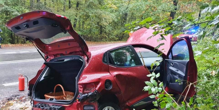 K dopravní nehodě u Obor spěchal vrtulník, tři zranění