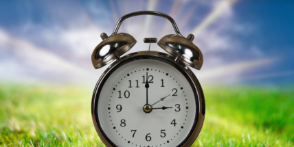 Koronavirus odsouvá zrušení střídání času, zřejmě na dlouho