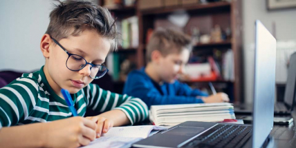 Online výuka může být pro mladou generaci hendikepem