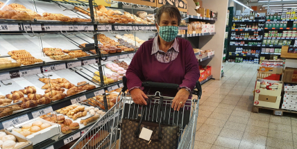 Důchodci dostanou v prosinci 5000 korun, schválili poslanci
