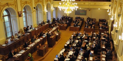 Senátní výbor nedal doporučení k příspěvku 5000 Kč důchodcům