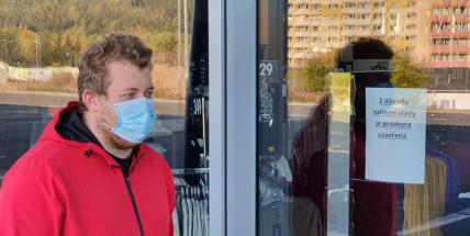 Rychlost šíření nákazy covidem v Česku v posledních dnech zvolňuje