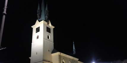 Kostel sv. Jakuba se 17. listopadu rozzáří v českých barvách