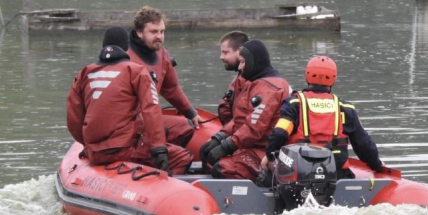 Policisté pátrají po muži, který zmizel pod hladinou Orlíka