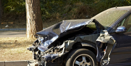 Řidič narazil do autobusu, druhý usnul za jízdy