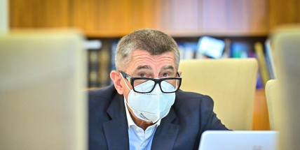 Epidemie nezpomaluje, rozvolnění opatření je padesát na padesát