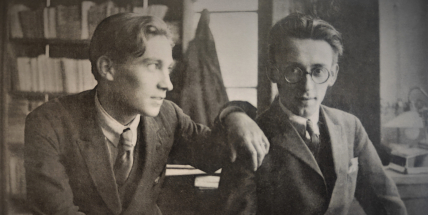 Otakar Mrkvička mladší byl nadaný malíř, ilustrátor, scénograf i divadelník