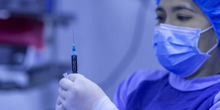Očkování všech Čechů proti koronaviru bude stát až pět miliard
