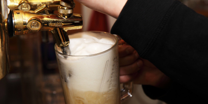 Ode dneška se znovu otevřou obchody či restaurace, končí zákaz nočního vycházení