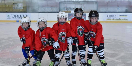 Hokejisté už chystají brusle