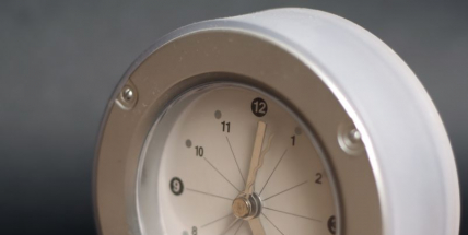 Dnes v noci začne letní čas, hodinky se posunou o hodinu dopředu