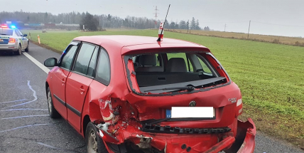 Na silnici I/4 u Buku omezila dopravu nehoda dvou vozidel