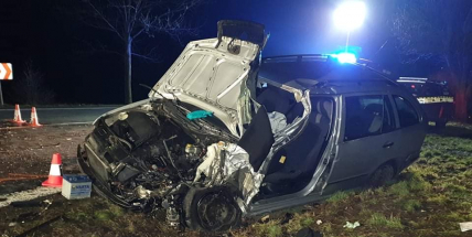 Po čelním střetu auta s náklaďákem kolabuje doprava na silnici I/4,  jeden vážně zraněný