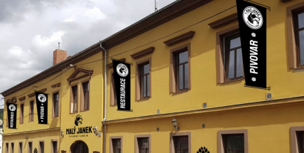 Politici, senátoři a poslanci jsou zváni do pivovarské restaurace Malý Janek v Jincích na oběd
