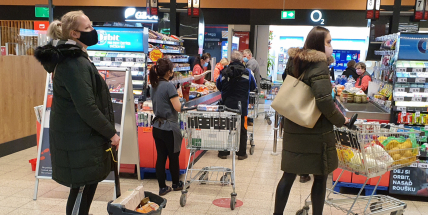 Přibylo 8800 nakažených za jediný den, nejvíc od poloviny listopadu