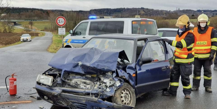 Doprava u Skalky kvůli nehodě dvou aut kolabuje, dva zranění