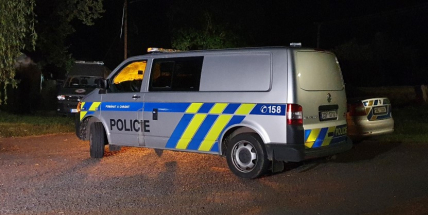 S autem spadl do příkopu, narazil do kolejí a odešel. Řidiče policisté našli, nadýchal 1,7 promile