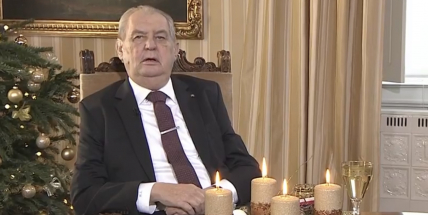Zeman ve vánočním poselství všechny občany vyzval, aby se nechali očkovat