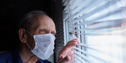 Ve středu přibylo téměř 17 tisíc nakažených, nejvíc od začátku epidemie