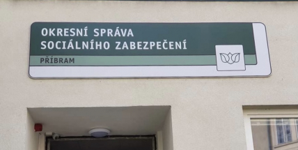 Rodiče, kteří budou od 4. ledna pečovat o dítě z důvodu uzavření školy, mají nárok na ošetřovné