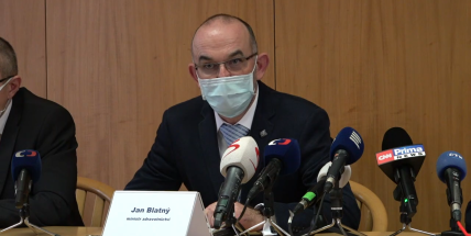 Blatný: Vysoké počty nakažených jsou odrazem setkávání o Vánocích