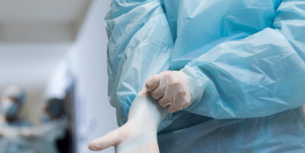 Index rizika epidemie covidu klesl na čtvrtý stupeň