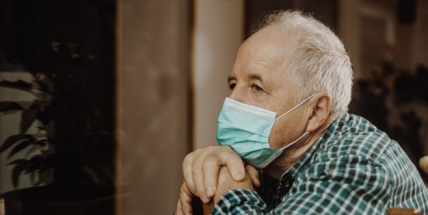 V neděli přibylo v Česku 2618 nakažených, nejméně v tomto roce