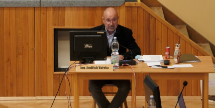 Vařeka: Městské budovy nám padají na hlavu. Raději investujeme do ruiny na Šumavě?