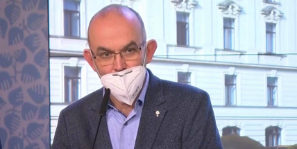 Vláda i nadále nepovolila otevření restaurací, platí zákaz nočního vycházení. Otevře jesle