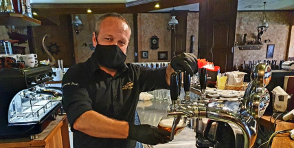 Podle průzkumu chybí otevřené restaurace 66 procentům lidí