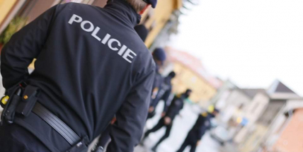 Navzdory zákazu přišlo v sobotu do jinecké restaurace dvě stě lidí. Zavírat nebudeme, řekl majitel