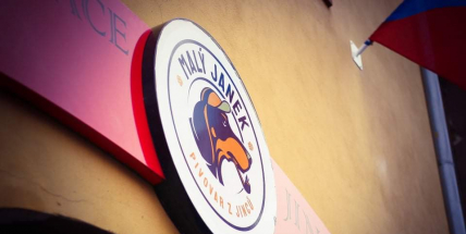 Policie v sobotu zaznamenala více než 30 otevřených restaurací