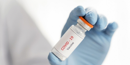 Ministerstvo doporučilo zastavit očkování první dávkou. Chybí vakcíny