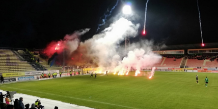 Přestupková novela možná omezí petardy na stadionech